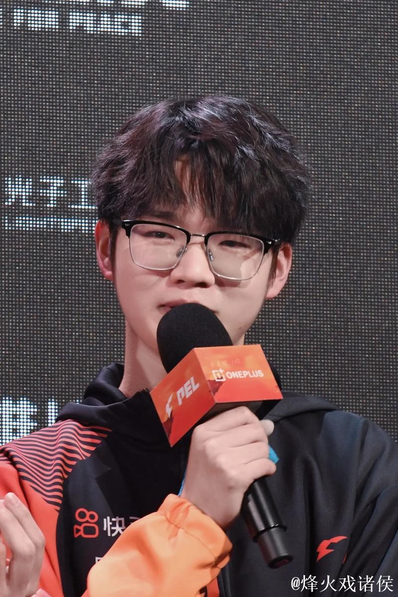 年度人气名场面提名：TJB-花花（陈玉萌）冷静应对抓准时机，枪雷齐发一敌四